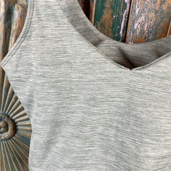 Lululemon Align crop tank size 8 - Picture 2 of 4